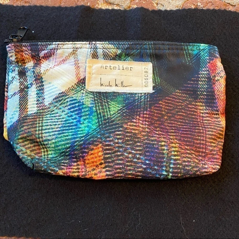Nicole Miller Artelier small makeup bag